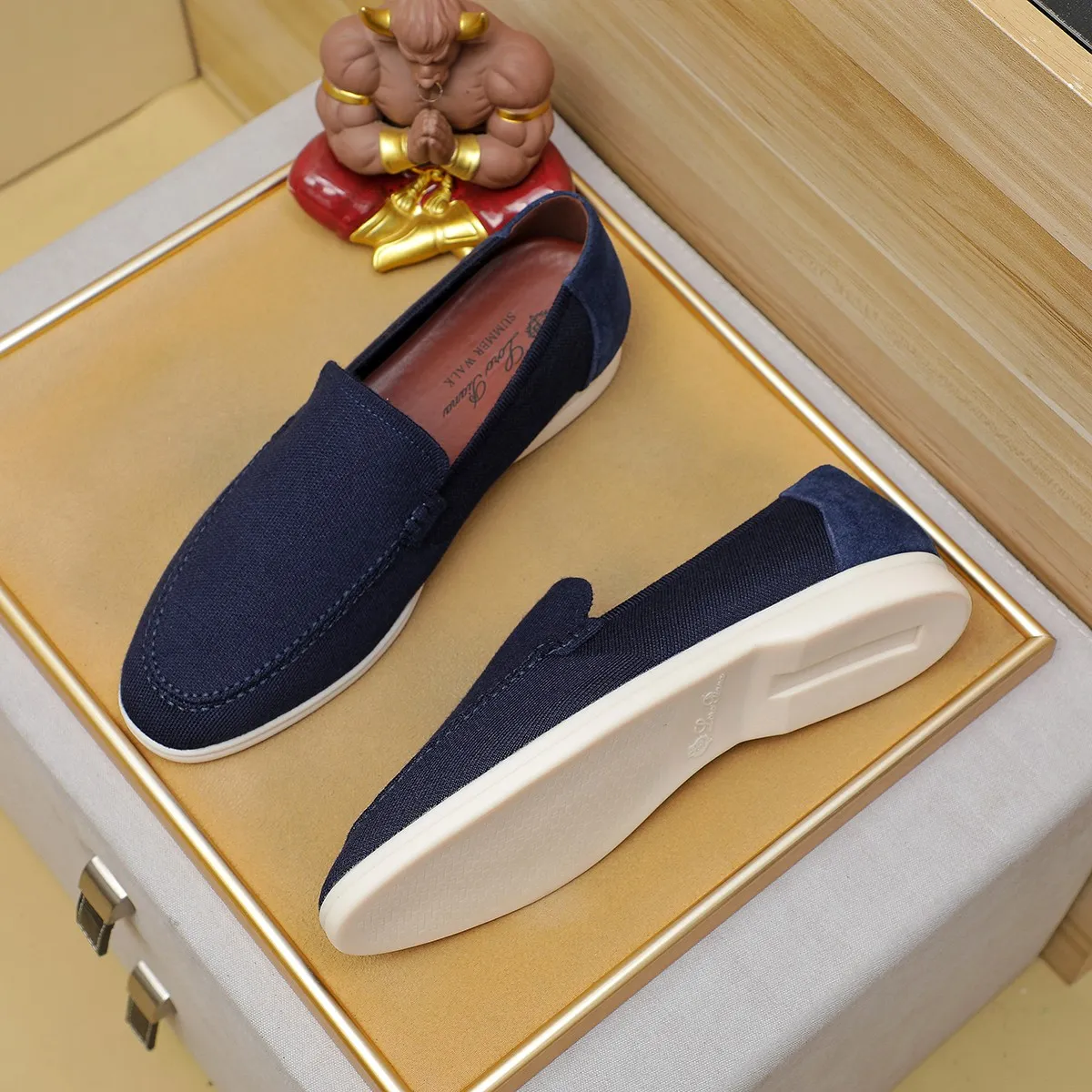Men's Men's Shoes 💰 400 Loro PIana moccasin made of wish wool fabric. The upper is made of knitted fabric, made on a loom, and then attached to a rubber sole. The Rain System's water-repellent treatment enhances the shoe's functional design, while the suede details give the shoe a sense of elegance and sophistication. Made from Wish, fine wool from Australian and New Zealand Merino sheep 38-44
